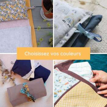 Tapis à langer nomade avec coussin amovible, serviettes éponges, format plié compact et poche zippée pour couches.